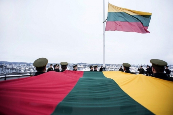 Gedimino pilies bokšto vėliava bus perduota saugoti Vilniaus „Laisvės“ gimnazijai!